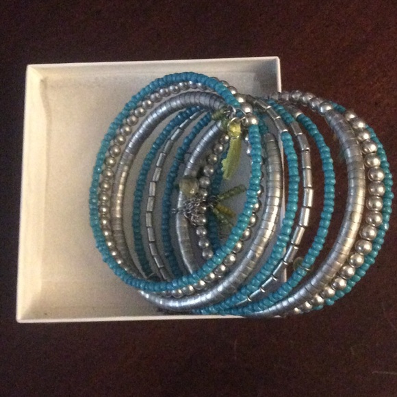 Blue and silver continuous spiral bracelet. - Picture 2 of 2